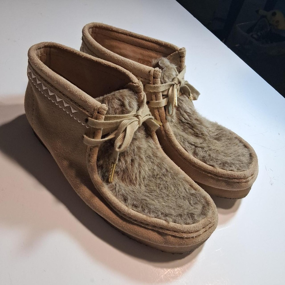 Women Clarks Originals Wallabee brown Faux Fur Suede boots tan suede